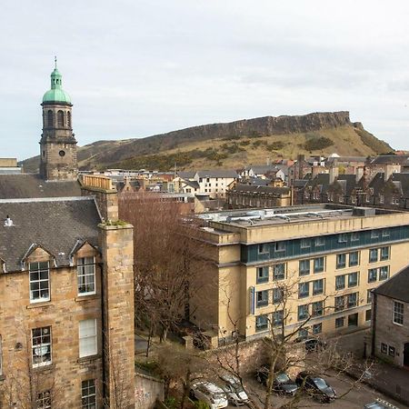 Spacious 2 Bed Apartment In The Heart Of Old Town Edinburg Exteriör bild
