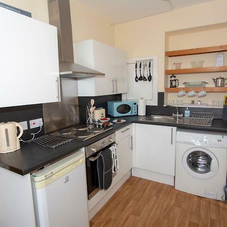 Spacious 2 Bed Apartment In The Heart Of Old Town Edinburg Exteriör bild