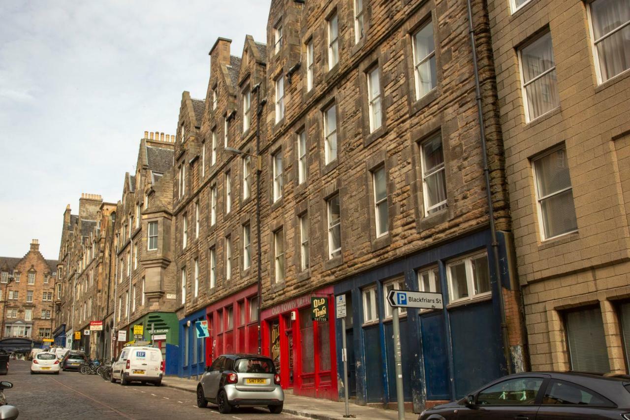 Spacious 2 Bed Apartment In The Heart Of Old Town Edinburg Exteriör bild