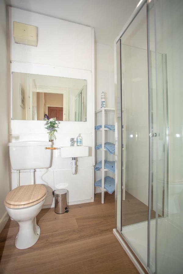 Spacious 2 Bed Apartment In The Heart Of Old Town Edinburg Exteriör bild
